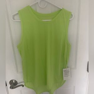 Lululemon high neck, split hem run tank.